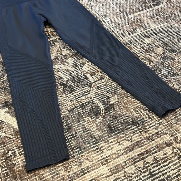 Workout Leggings - Picture 2 of 5